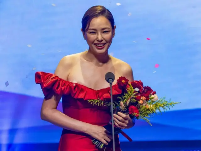 「夜に咲く花」イ・ハニ、「KOREA DRAMA AWARDS」で大賞受賞