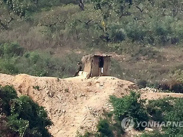 南北軍事境界線に近い京畿道・坡州の烏頭山統一展望台から眺めた北朝鮮側＝９日、坡州（聯合ニュース）