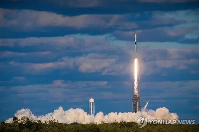 ４月７日（現地時間）、米フロリダ州から打ち上げられる韓国の軍事偵察衛星２号機（国防部提供）＝（聯合ニュース）≪転載・転用禁止≫