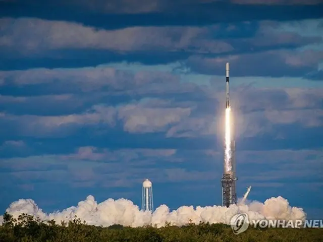 ４月７日（現地時間）、米フロリダ州から打ち上げられる韓国の軍事偵察衛星２号機（国防部提供）＝（聯合ニュース）≪転載・転用禁止≫