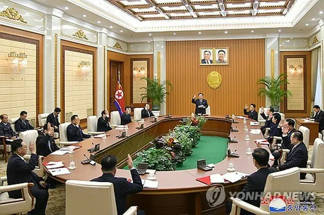 ２４日に平壌の万寿台議事堂で開かれた最高人民会議常任委員会の総会＝（朝鮮中央通信＝聯合ニュース）≪転載・転用禁止≫