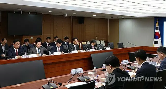 韓国政府が２７日に大統領室で開いた中東の安全保障と経済に関する点検会議（大統領室提供）＝（聯合ニュース）≪転載・転用禁止≫