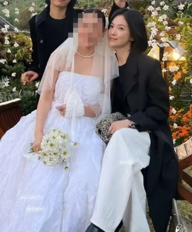 女優ソン・ヘギョ、これくらいなら迷惑？…とてもきれいすぎる結婚式の祝い客