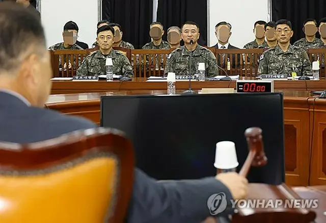 国政監査に出席した韓国軍サイバー作戦司令部の関係者（国会写真記者団）＝３０日、ソウル（聯合ニュース）