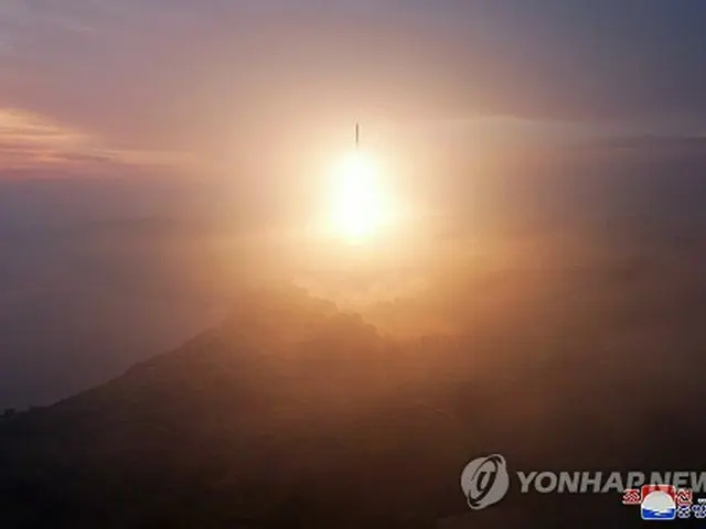 北朝鮮の朝鮮中央通信は３１日、金正恩氏の命令で大陸間弾道ミサイル（ＩＣＢＭ）が発射されたと報じた（朝鮮中央通信＝聯合ニュース）≪転載・転用禁止≫