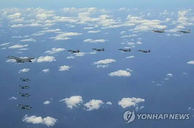 韓米日が３日に実施した合同空中訓練（韓国軍合同参謀本部提供）＝（聯合ニュース）≪転載・転用禁止≫