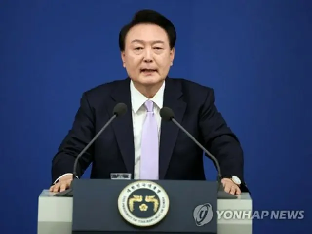 国民向け談話を発表する韓国の尹錫悦（ユン・ソクヨル）大統領＝７日、ソウル（聯合ニュース）