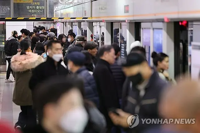 ソウル地下鉄３号線の鍾路３街駅のホーム＝（聯合ニュース）