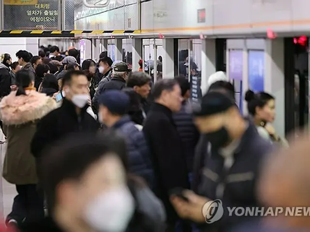 ソウル地下鉄３号線の鍾路３街駅のホーム＝（聯合ニュース）