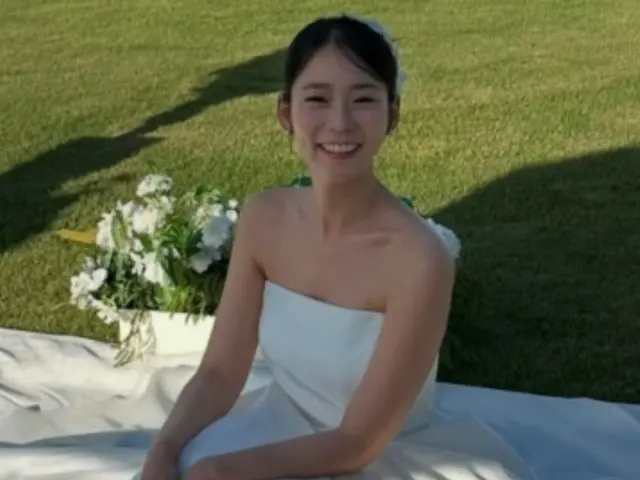 「KARA」スンヨン、突然公開した結婚式現場写真にファンざわざわ…「結婚おめでとう」