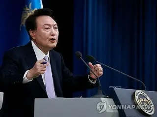 尹大統領夫妻　新しい携帯電話を開通＝従来のものは使用中断