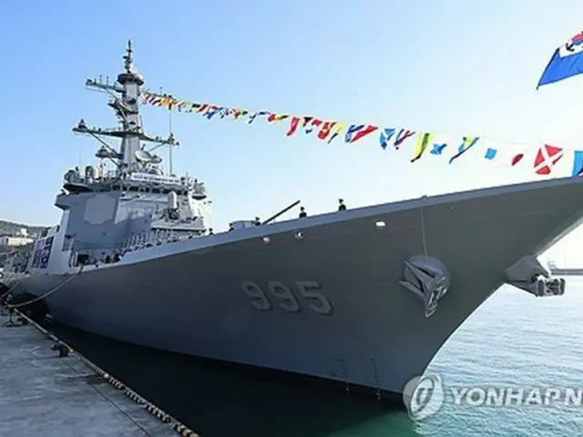 韓国海軍の次世代イージス駆逐艦「正祖大王」の就役式が２日、南部・釜山の海軍作戦司令部で開かれた＝（聯合ニュース）