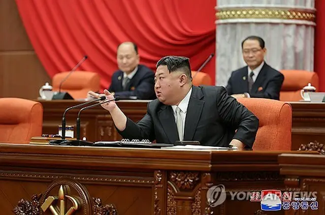 昨年１２月の総会で発言する金正恩氏＝（朝鮮中央通信＝聯合ニュース）≪転載・転用禁止≫