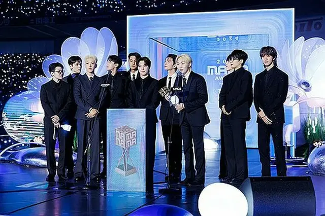 日本の大阪で先月開催された韓国音楽授賞式「２０２４　ＭＡＭＡ　ＡＷＡＲＤＳ」に出席したＳＥＶＥＮＴＥＥＮ（ＣＪ　ＥＮＭ提供）＝（聯合ニュース）≪転載・転用禁止≫