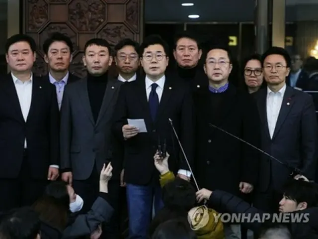 韓国最大野党　尹大統領に「辞任しなければ弾劾手続き突入」