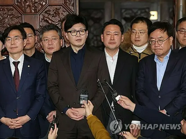 韓国与党代表「尹大統領は詳細に説明を」　国防相の解任求める