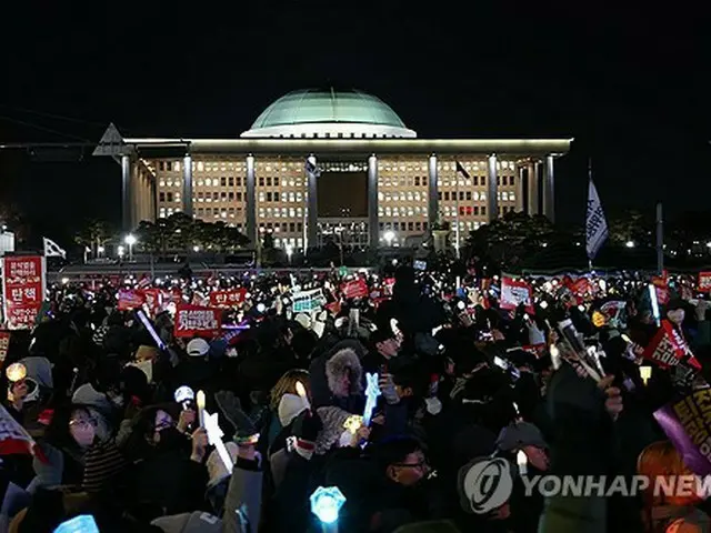 尹大統領の弾劾求める市民　国会取り囲む＝保守団体も集会