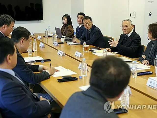 韓中日スポーツ相会合の開催を前に、１２日にソウルで開かれた韓国文化体育観光部の懇談会（同部提供）＝（聯合ニュース）≪転載・転用禁止≫