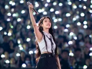 IU、“弾劾集会もあたたかく”とファンたちに差し入れ…“こんな芸能人初めて”