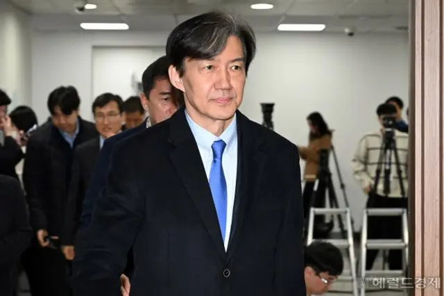 “タマネギ男”元法相が「収監」…「私の不足さと限界を省察」＝韓国