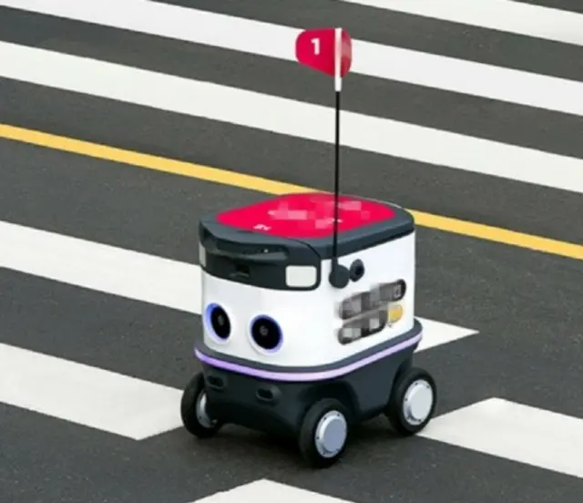 「横断歩道横断中」配達ロボット、乗用車と衝突...和解は？＝韓国