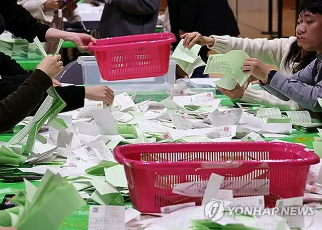 ４月の総選挙に備え、１月３１日に大田市内で行われた模擬開票の様子＝（聯合ニュース）