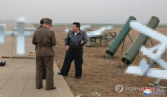 朝鮮中央通信は１１月１５日、金正恩氏が同月１４日に自爆型無人機の性能試験を視察したと報じた＝（朝鮮中央通信＝聯合ニュース）≪転載・転用禁止≫