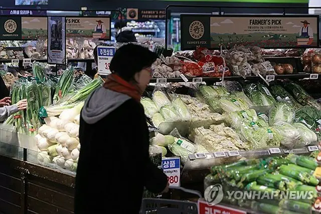 ソウル市内の大型スーパーの野菜売り場＝（聯合ニュース）