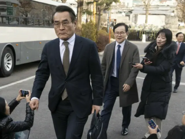 尹大統領側、捜索令状に「違法無効」と反発…刑事訴訟法の適用例外を明記＝韓国