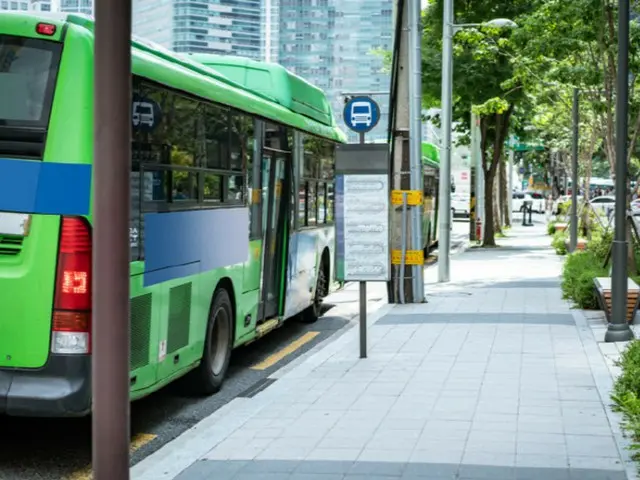 「月450万ウォン、後悔しない」...大学辞めてバスを運転する28歳男性＝韓国