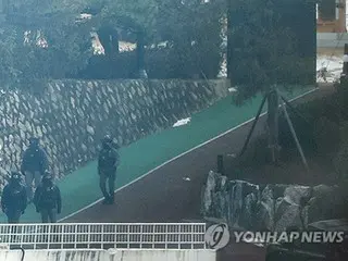 大統領警護処の特殊要員？　ヘルメット・戦闘服で公邸警備＝韓国