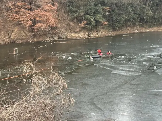 貯水池に張った氷の上で遊んでいた中学生ら…氷が割れ1人が死亡＝韓国