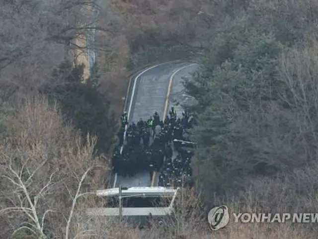 韓国警察　約２時間半で大統領公邸に進入＝尹氏の拘束令状執行へ