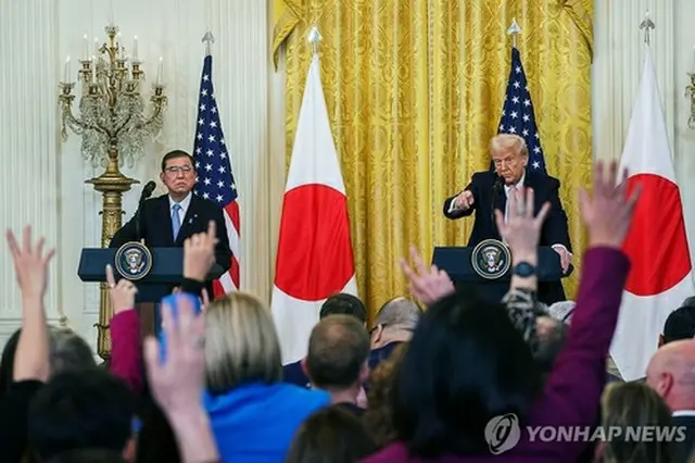 共同記者会見を行うトランプ米大統領（右）と石破茂首相＝（ＥＰＡ＝聯合ニュース）≪転載・転用禁止≫