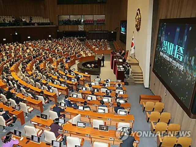 国会本会議で交渉団体の代表演説を行う李在明・共に民主党代表＝１０日、ソウル（聯合ニュース）