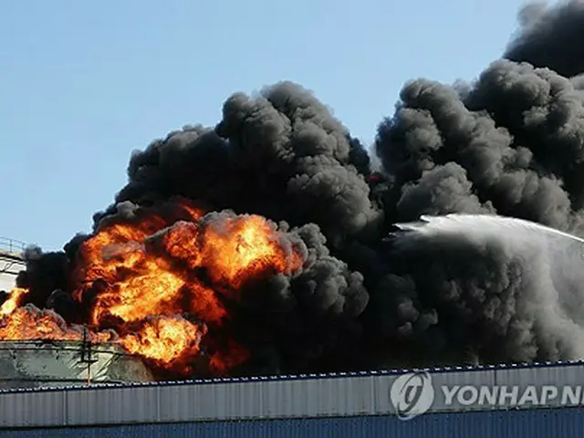 韓国・蔚山でオイル貯蔵タンクが爆発　作業員１人死亡