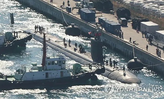 韓国南部・釜山作戦基地に寄港した米海軍のロサンゼルス級原子力潜水艦「アレキサンドリア」＝１０日、釜山（聯合ニュース）