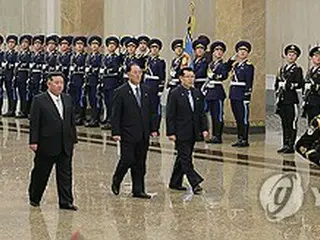 金正恩氏が錦繍山太陽宮殿を参拝　金正日氏生誕記念日に４年ぶり