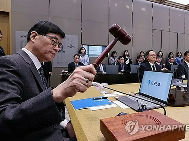 金融通貨委員会を主宰する韓国銀行の李昌鏞総裁（写真共同取材団）＝２５日、ソウル（聯合ニュース）