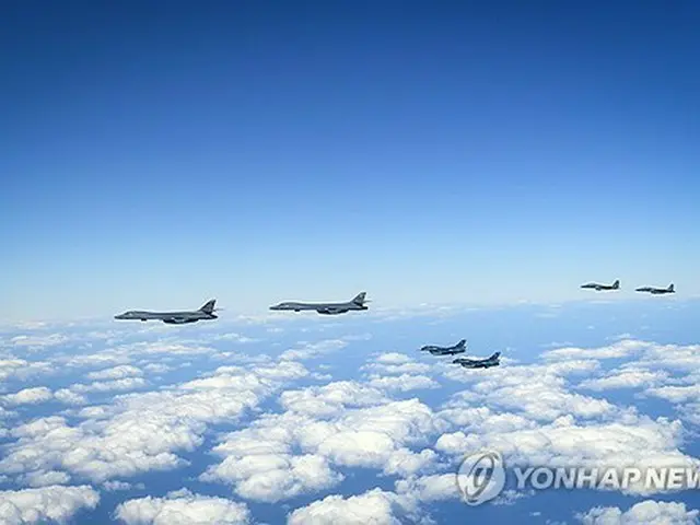 韓米日が１月１５日、朝鮮半島付近の公海上で実施した空中訓練の様子（国防部提供）＝（聯合ニュース）≪転載・転用禁止≫