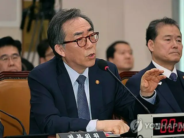 国会法制司法委員会で答弁する趙兌烈外交部長官＝１９日、ソウル（聯合ニュース）