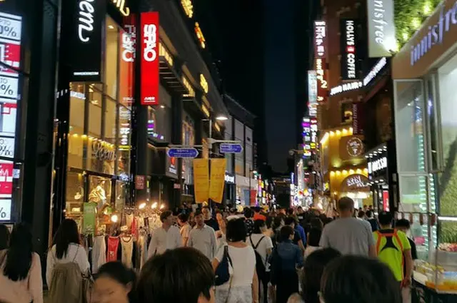 秋夕中の明洞の様子