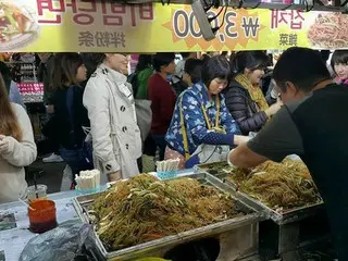 定番韓国料理だけど屋台で食べるとひとあじ違う「チャプチェ」【韓国】