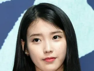 IU、「Zeze論争」に対する悩みの痕跡がコンサート中に発覚