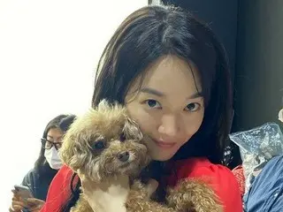 女優シン・ミナ、子犬と一緒にラブリーなまなざしに胸キュン