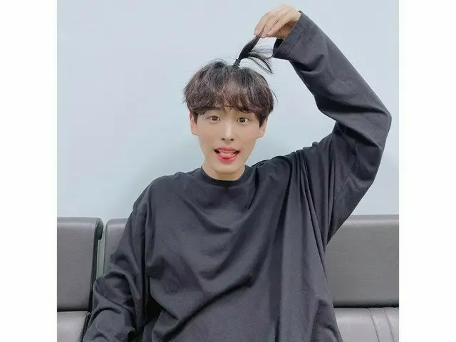 「VICTON」ビョンチャン、りんごヘアーもよく似合う…“今日も世界で一番かわいい”