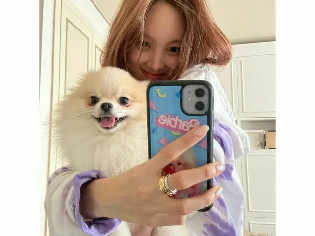 「TWICE」ナヨン、今日も爽やかさいっぱい…愛犬と共に♥