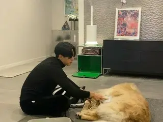 「CNBLUE」イ・ジョンシン、愛犬とゆったりとした日常…”シンバのパパ生活”（動画あり）