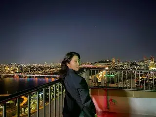 女優パク・シネ、夜景より輝くときめく美貌