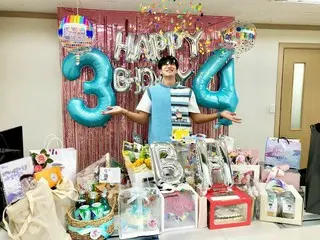 俳優アン・ボヒョン、34回目の誕生日 プレゼントに囲まれて幸せいっぱい^^